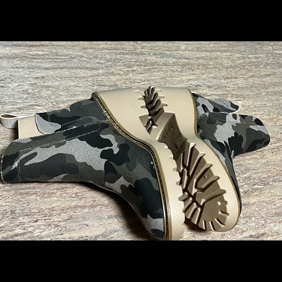 NWOB Nicole Miller Camo ankle boots - Picture 14 of 16